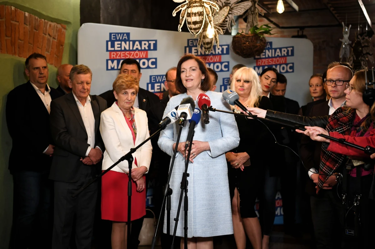 "Gratuluję zwycięzcy; czekamy do rana czy godzin nocnych, kiedy ostatecznie zostaną podane wyniki przez PKW, niemniej już w tej chwili spieszę, by pogratulować rywalowi i podziękować wszystkim konkurentom" - mówiła w niedzielę kandydatka na prezydenta Rzeszowa Ewa Leniart.