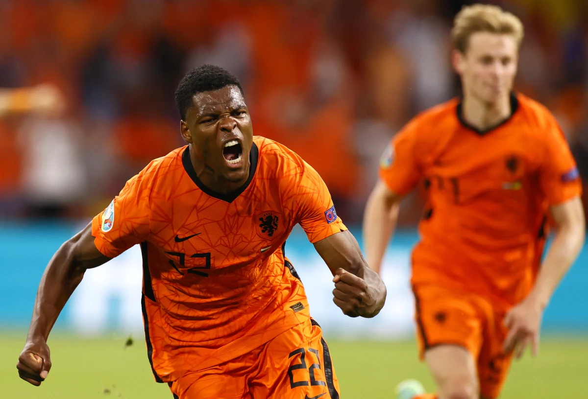 W drugim spotkaniu grupy C Holandia wygrała z Ukrainą 3:2. Wszyskie bramki padły w drugiej połowie spotkania. Obecnym liderem w grupie jest jednak Austria, z uwagi na bilans bramkowy. 