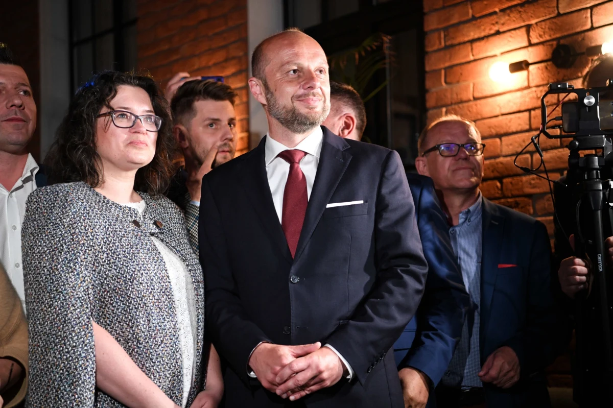 "W Rzeszowie nie wygrała żadna opcja, żadna formacja, żadna strona; w Rzeszowie tak naprawdę zwyciężyła jedność" - powiedział w niedzielę Konrad Fijołek, który, jak wynika z sondażu exit poll w I turze przedterminowych na prezydenta Rzeszowa, zdobył 55,8 proc. głosów.