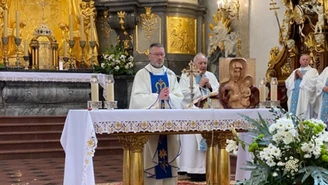 Jasna Góra. Matka Boska w rękawicach bokserskich. Dar od pielgrzymki sportowców