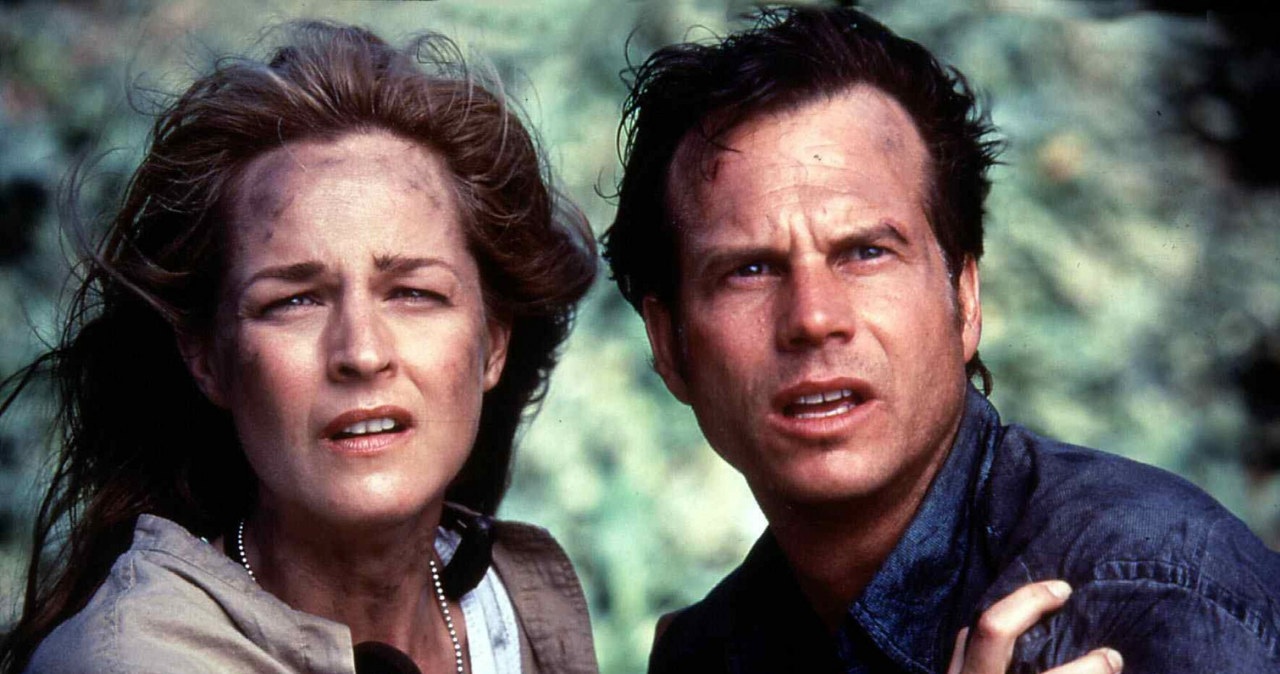 Helen Hunt wraz z członkami obsady filmu "Twister" świętuje obecnie 25. rocznicę premiery tej słynnej produkcji. Aktorka ujawniła właśnie, że miała w planach wyreżyserowanie jej sequela, w którym głównych bohaterów zagraliby wyłącznie aktorzy o kolorze skóry innym niż biały. Gdy jednak latem zeszłego roku przedstawiła pewnej wytwórni swój pomysł, ta nie wykazała choćby minimalnego zainteresowania. "Ledwo udało nam się zorganizować spotkanie, by w ogóle o tym porozmawiać. A to był czerwiec 2020 roku, kiedy wszyscy trąbili o różnorodności" - przyznała gorzko Hunt.