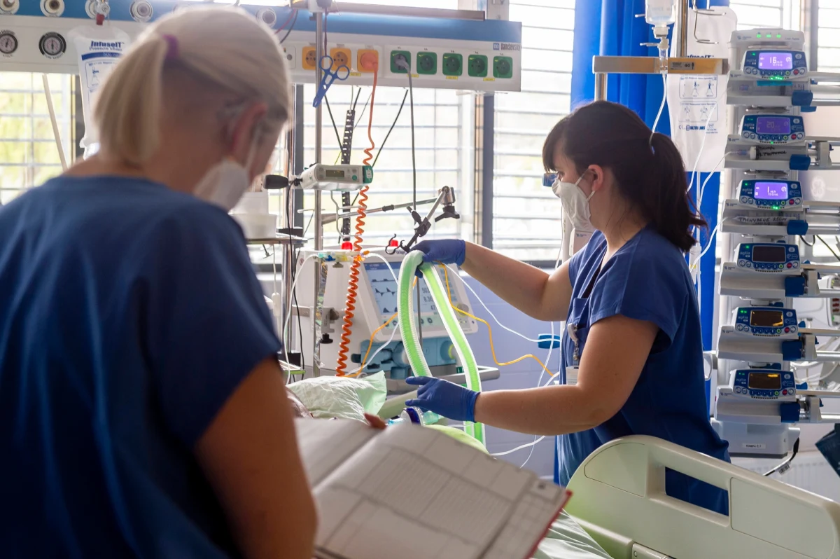 Południowokoreańska firma farmaceutyczna Celltrion ogłosiła, że jej leczenie przeciwciałem Covid-19 znacznie skróciło czas powrotu do zdrowia chorych i tempo rozwoju ciężkich objawów - informuje południowokoreański anglojęzyczny dziennik "The Korea Herald".