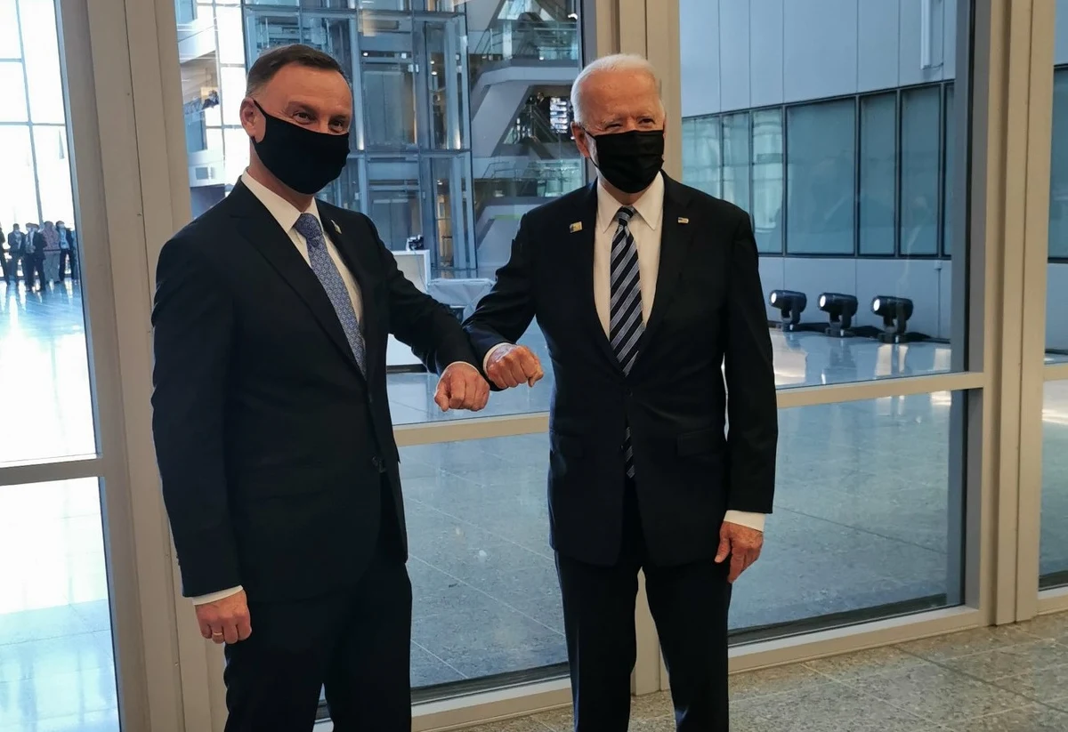 Na szczycie NATO w Brukseli prezydent Andrzej Duda odbył rozmowy z premierem Wielkiej Brytanii Borisem Johnsonem oraz prezydentem USA Joe Bidenem. Taką informację przekazał szef prezydenckiego biura polityki międzynarodowej Krzysztof Szczerski.