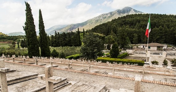 Ambasada RP we Włoszech wyraziła ubolewanie z powodu zdarzenia na cmentarzu wojennym na Monte Cassino z udziałem delegacji Białorusi. Polscy dyplomaci podkreślają, że złożenie kwiatów ze znakami sierpa i młota to wykorzystanie miejsc pamięci i symboli do tego, by „prowokować i jątrzyć”.