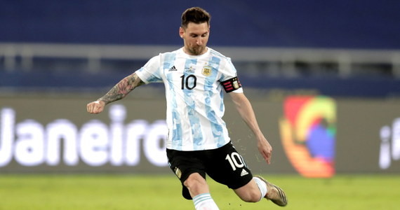 ​Lionel Messi zdobył gola z rzutu wolnego dla Argentyny w zremisowanym 1:1 meczu z Chile w Copa America. W drugim spotkaniu grupy A Paragwaj pokonał Boliwię 3:1. Turniej piłkarski o mistrzostwo Ameryki Południowej odbywa się w Brazylii.