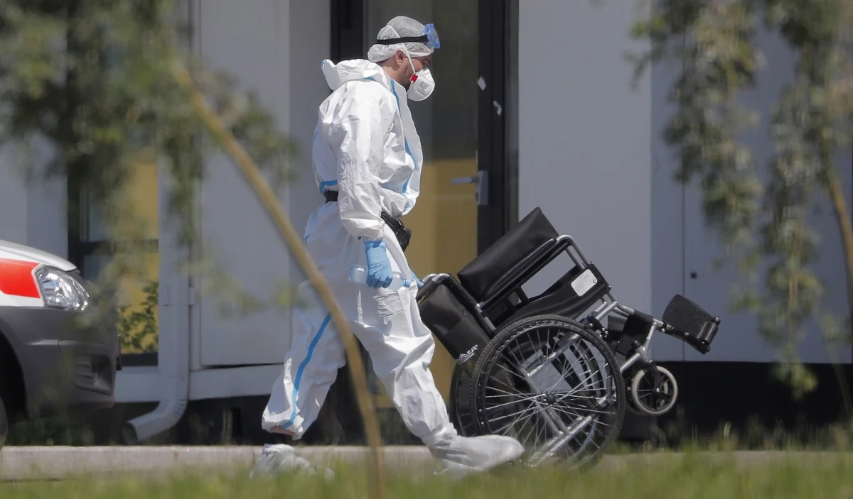 215 nowych przypadków zakażenia koronawirusem w dzisiejszym raporcie Ministerstwa Zdrowia. Jak informuje resort - w ciągu ostatniej doby po zachorowaniu na Covid-19 zmarło 52 pacjentów.