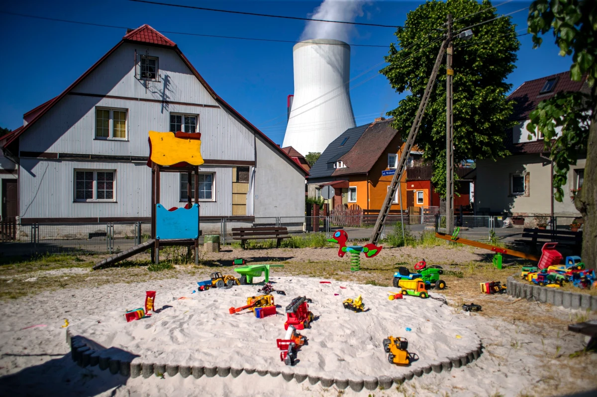 W przesłanej przez Czechów propozycji ugody w sprawie Turowa nie ma niemiłych niespodzianek - tak nieoficjalnie usłyszeli w rządzie dziennikarze RMF FM. Do Czech poleci w tym tygodniu polska delegacja złożona z kilku ministrów. Mają ostatecznie ustalić szczegóły umowy w sprawie kopalni w Turowie.