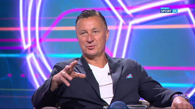 Tomasz Hajto i Jacek Zieliński skrytykowali Roberta Lewandowskiego za jego zachowanie podczas towarzyskiego meczu z Islandią oraz spotkania ze Słowacją na Euro 2020. Byli reprezentanci Polski stwierdzili, że kapitan reprezentacji ma prawo do krytyki i zwracania uwagi kolegom, ale nie może tego robić publicznie i tak ostentacyjnie. - Rolą trenera jest trenowanie, rolą piłkarza jest granie. Robertowi ta relacja uciekła spod kontroli. On nadal jest tylko piłkarzem, nie jest trenerem. A on zaczyna oceniać wszystko. Powinien być dobrym duchem drużyny, a nie tym, który tę drużynę stresuje - powiedział Hajto w magazynie Cafe Futbol.  
