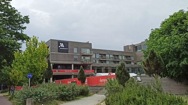 Cisza i spokój wokół sopockiego hotelu Marriott Resort & Spa dzień po przegranym 1-2 meczu Polaków ze Słowacją na Euro 2020.