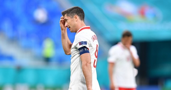 "Będziemy robić wszystko, żeby w pozostałych spotkaniach wyglądało to lepiej. Walczymy dalej" - napisał Robert Lewandowski na Instagramie. Wczoraj Polska przegrała ze Słowacją 1:2 w pierwszym występie na piłkarskich mistrzostwach Europy Euro 2020.