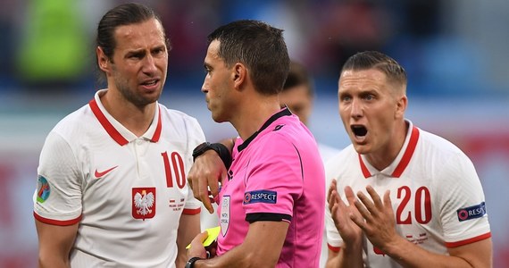 Grzegorz Krychowiak nie ukrywa, że w przegranym ze Słowacją 1:2 pierwszym meczu piłkarskich mistrzostw Europy popełnił poważny błąd. "Ostatnia noc była dla mnie bardzo trudna, bo może on pokrzyżować realizację założonych przez nas celów" - powiedział pomocnik reprezentacji Polski.