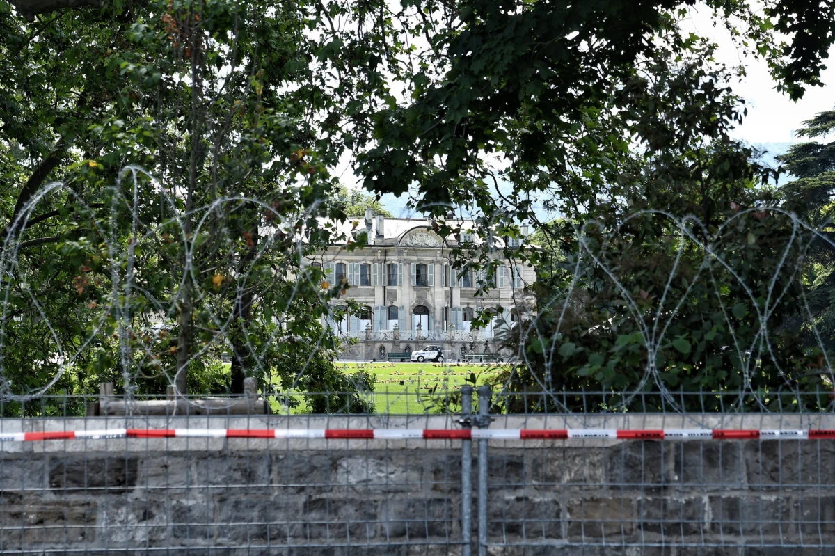 Prezydent Stanów Zjednoczonych Joe Biden przyleciał po południu do Genewy na środowy szczyt z przywódcą Rosji Władimirem Putinem. Do tego szwajcarskiego miasta przybył z Brukseli, gdzie był na szczycie NATO i gdzie spotkał się z przywódcami UE. Władimir Putin oczekiwany jest w Genewie w środę.