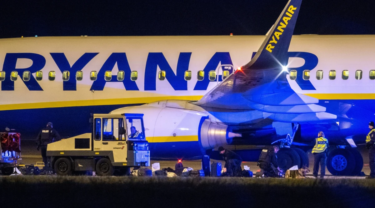 Pilot samolotu Ryanair, który został w maju przekierowany na Białoruś, przez co aresztowano opozycyjnego blogera Ramana Pratasiewicza, został ostrzeżony, że jeśli będzie kontynuował lot na Litwę, wybuchnie bomba - powiedział we wtorek prezes linii Michael O'Leary. Białoruś "z premedytacją naruszyła wszystkie światowe przepisy lotnicze" - podkreślił.