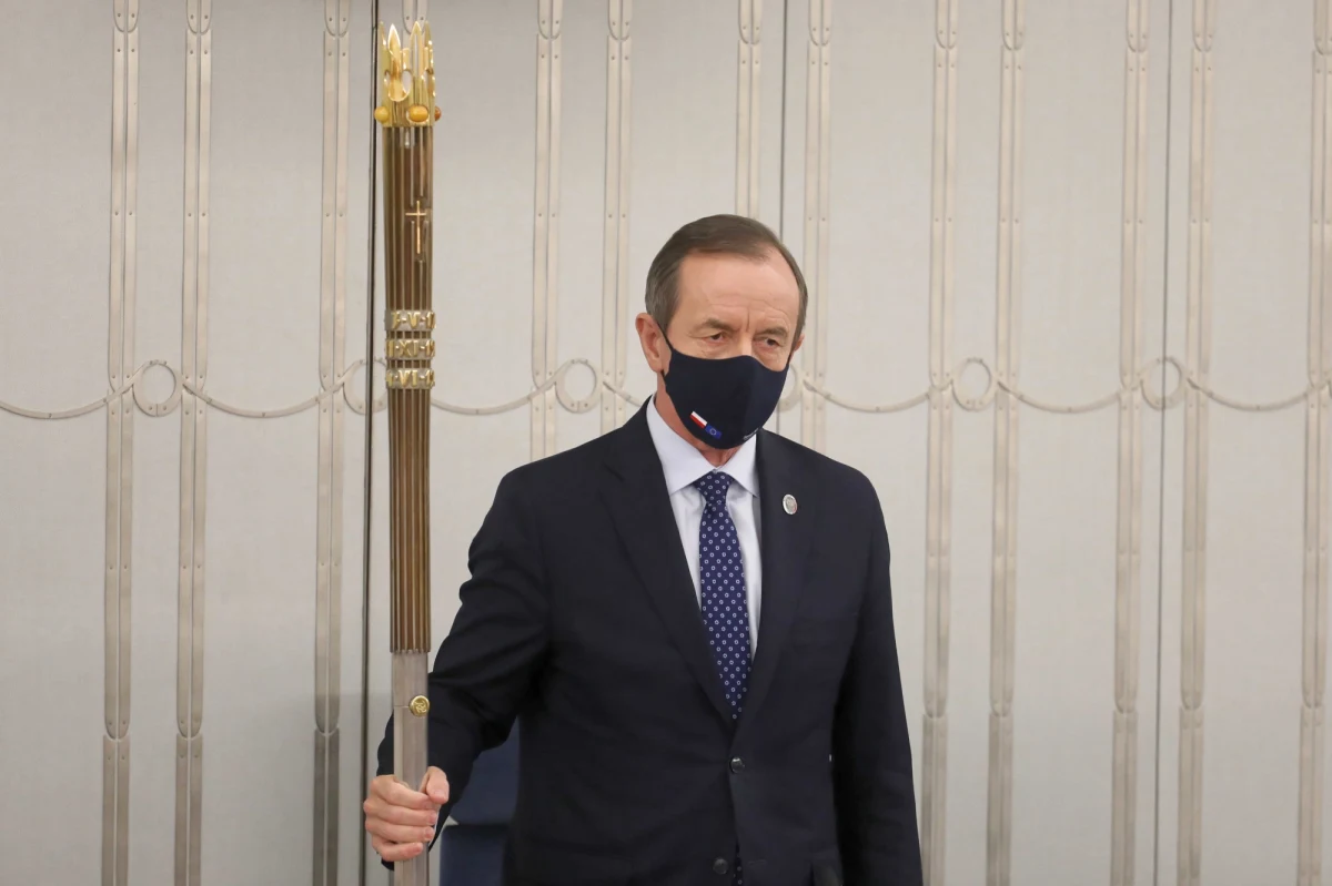 "W odróżnieniu od instytucji autorytarnych w Senacie kierujemy się regułami demokracji i decyzje o porządku obrad podejmuje konwent. Także juto omówi on tę sprawę" – podkreślił marszałek Senatu Tomasz Grodzki pytany o to, kiedy izba zajmie się sprawą wyrażenia zgody na powołanie Lidii Staroń na Rzecznika Praw Obywatelskich. Zastrzegł, że raczej nie wydarzy się to na tym posiedzeniu. 