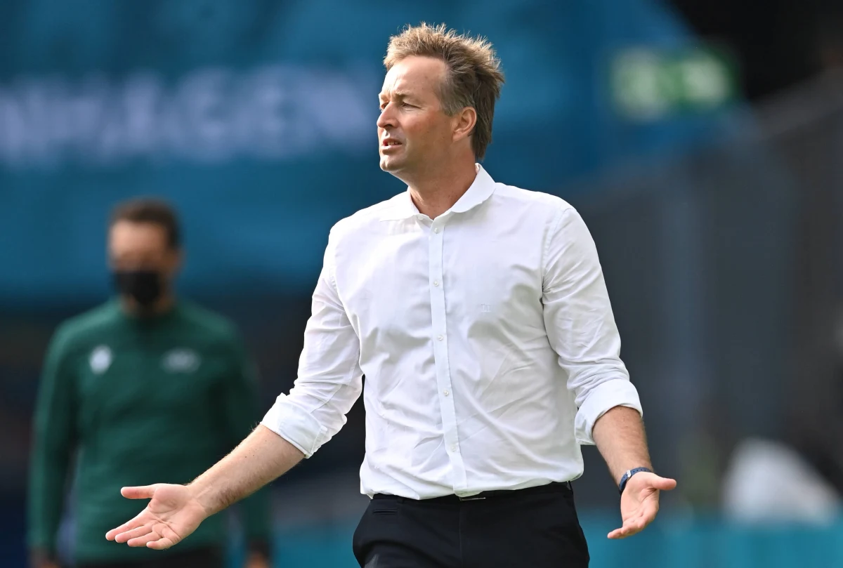 "Każdy z piłkarzy sam zadecyduje, czy chce i czuje się na siłach, by wystąpić w meczu z Belgami" - powiedział trener Duńczyków Kasper Hjulmand. To efekt dramatycznych wydarzeń, jakie miały miejsce w trakcie spotkania z Finlandią (0:1) w fazie grupowej mistrzostw Europy. 29-letni Christian Eriksen, najbardziej znany duński piłkarz ostatnich lat, zasłabł tuż przed końcem pierwszej połowy.