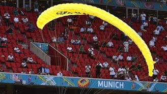 Euro 2020. Francja - Niemcy. Aktywista Greenpeace'u wylądował na murawie Allianz Areny