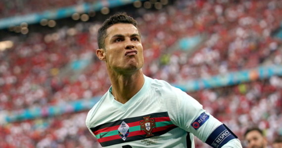 Portugalczyk Cristiano Ronaldo został najlepszym strzelcem w historii piłkarskich mistrzostw Europy. We wtorek zdobył dwie bramki w meczu z Węgrami (3:0), a łącznie ma ich na koncie 11. Przed tym turniejem dzielił rekord dziewięciu goli z Francuzem Michelem Platinim.