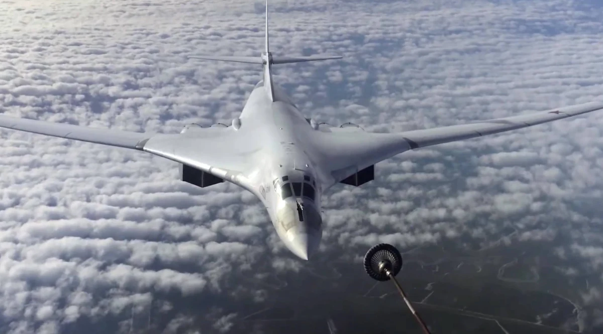 Dwa rosyjskie bombowce strategiczne Tu-160 odbyły planowy lot nad neutralnymi wodami Morza Bałtyckiego; towarzyszyły im kolejno myśliwce Włoch, Danii i Szwecji - poinformowało we wtorek rosyjskie Ministerstwo Obrony.