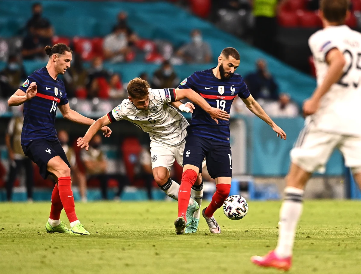 „Rozegraliśmy wielki mecz z bardzo dobrym rywalem” – mówił po zwycięstwie swoich piłkarzy nad Niemcami na Euro 2020 selekcjoner Francuzów Didier Deschamps. Jak stwierdził, ten szlagierowy pojedynek grupy F, zwanej „grupą śmierci”, „mógłby być półfinałem lub finałem”. Selekcjoner Niemców Joachim Loew podkreślał natomiast, że „nie może winić swoich zawodników”, choć zespół mógł „zrobić trochę więcej w ataku”. Zaznaczył także, że nie można winić Matsa Hummelsa, autora samobójczego gola. „Pech” – podsumował krótko Loew.