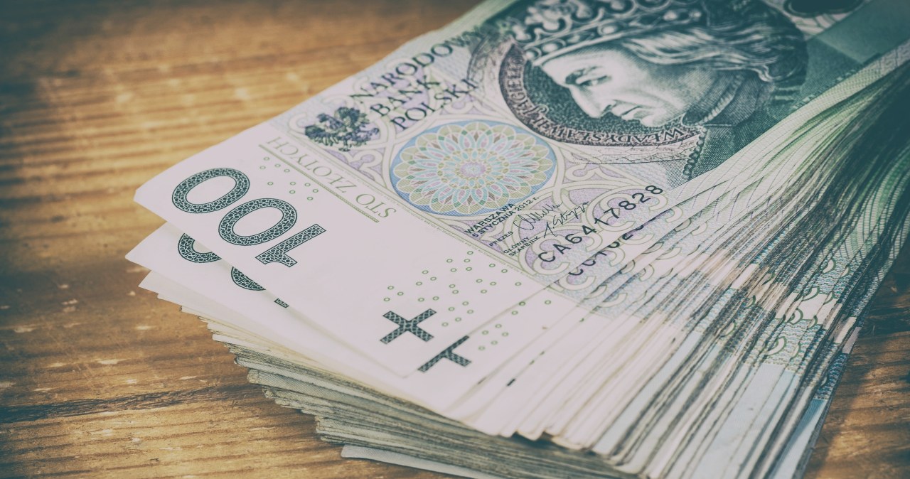 Złe wieści dla oszczędzających Polaków. Spada oprocentowanie