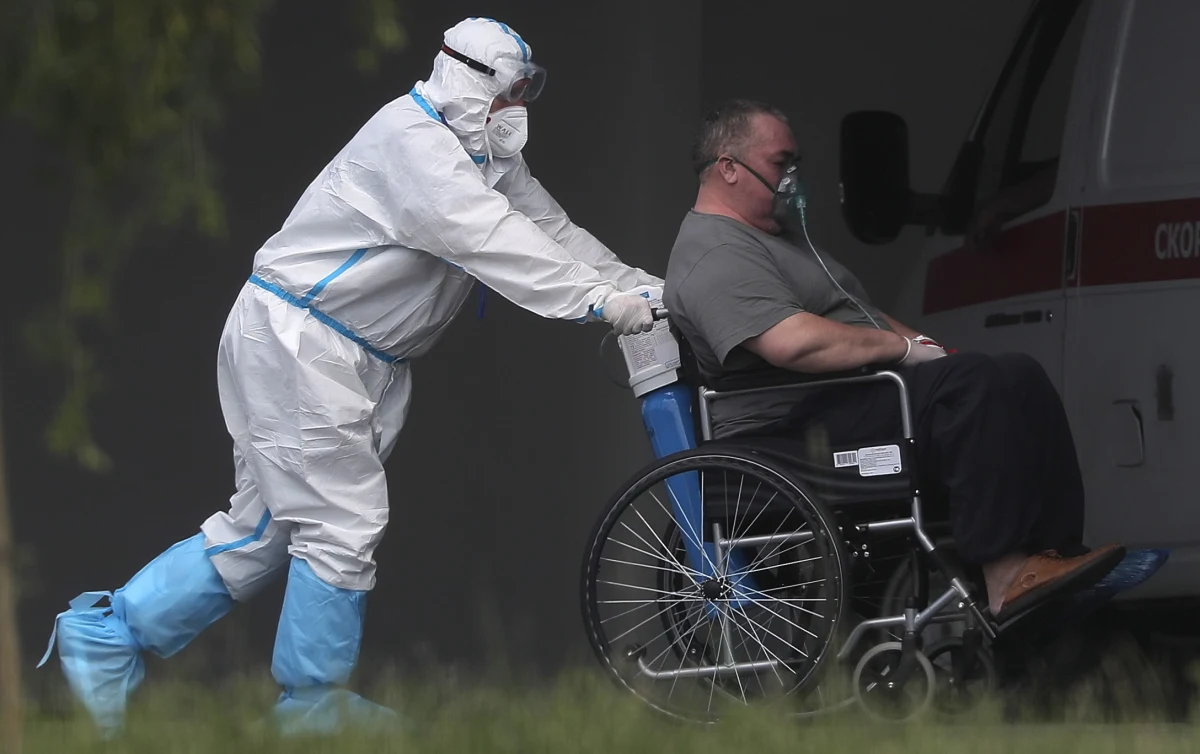 O 241 nowych zakażeniach koronawirusem w Polsce i śmierci 62 chorych na Covid-19 poinformowało dzisiaj Ministerstwo Zdrowia. W szpitalach przebywa obecnie o blisko 200 pacjentów z covid mniej niż jeszcze 24 godziny temu.