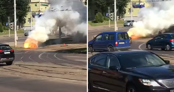 Do wybuchu doszło w środę w Mińsku na rogu ulic Biaduli i Czapajewa, kilkadziesiąt metrów od budynku, w którym ma siedzibę polska ambasada na Białorusi. W internecie pojawiły się nagrania, na których widać dym, a na innych - niewielki pożar przy torach tramwajowych.