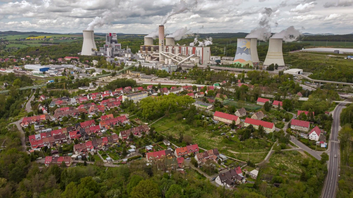 Minister spraw zagranicznych Zbigniew Rau powiedział podczas konferencji GLOBSEC w Bratysławie, że jest przekonany, iż spór dotyczący kopalni Turów nie położy się cieniem na relacjach polsko-czeskich. W czwartek w Pradze rozpoczną się negocjacje dotyczące kopalni.
