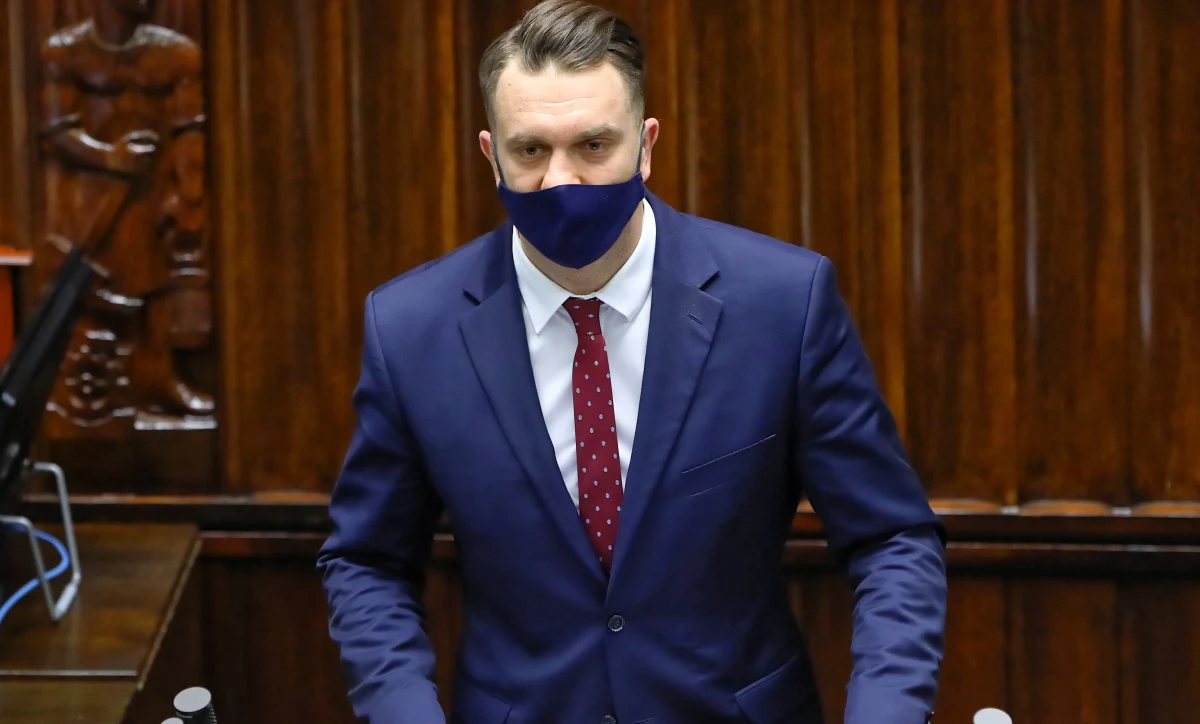 Posłowie niezrzeszeni: Łukasz Mejza i Zbigniew Ajchler powołali stowarzyszenie "Centrum", które ma być wstępem do stworzenia nowego koła poselskiego. Ajchler, który jest członkiem PO, zadeklarował, że chce pozostać w partii, ale jako poseł niezależny. "Nie lubię gorsetów" - podkreślił.