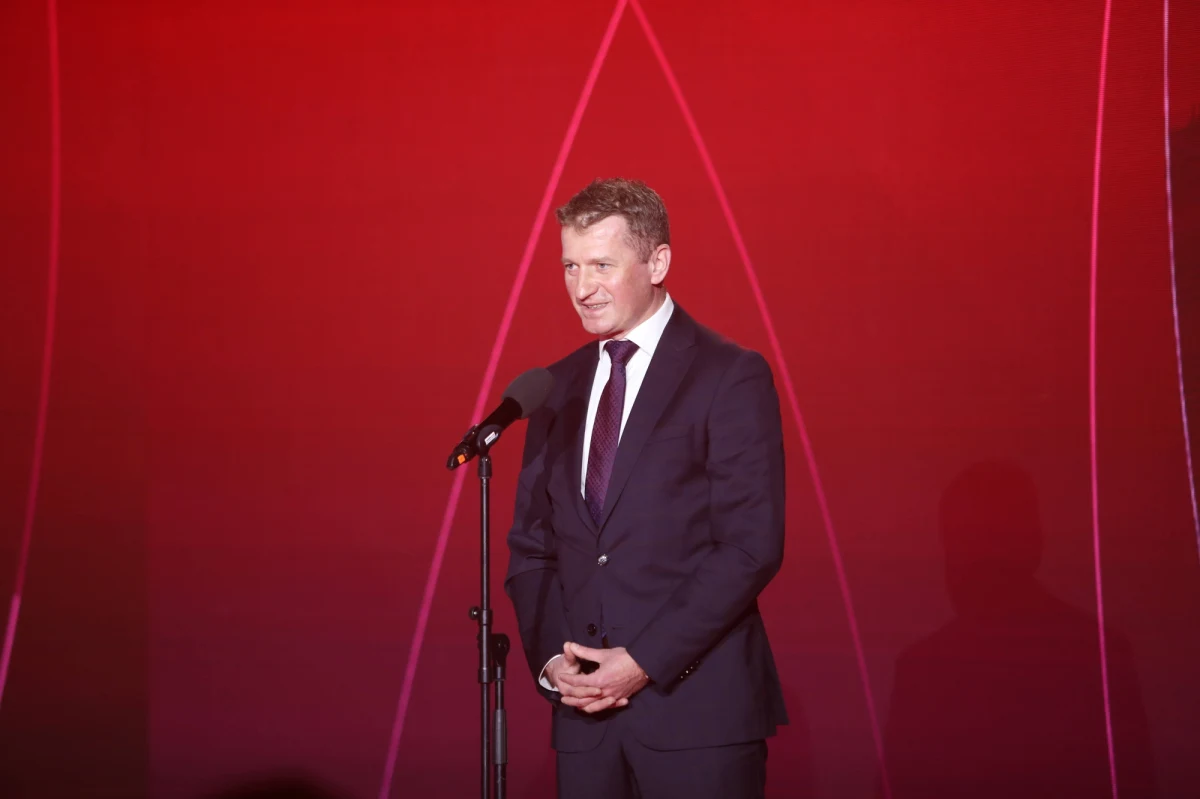 Wykluczony niedawno z PO poseł Ireneusz Raś dołączył do klubu Koalicji Polskiej - PSL. "Cieszymy się, że Ireneusz Raś podjął decyzję o tym, aby wspólnie z nami budować centroprawicowy projekt, który ma szansę odbierać głosy PiS" - podkreśla rzecznik PSL Miłosz Motyka.