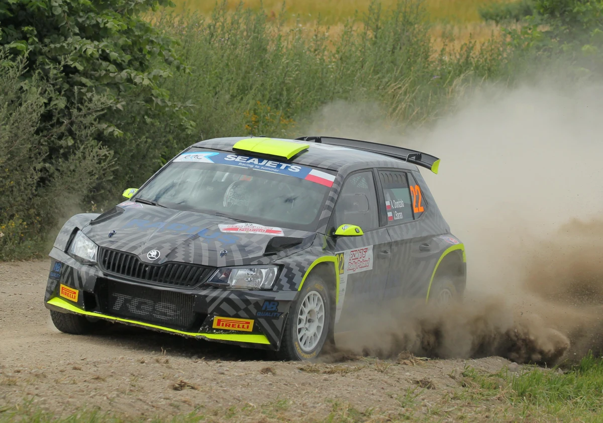 Ponad sto załóg znalazło się na liście zgłoszeń do 77. Rajdu Polski. Impreza w nadchodzący weekend zostanie rozegrana na mazurskich trasach w rejonie Mikołajek. Jednocześnie wydarzenie będzie w tym roku pierwszą rundą mistrzostw Europy.