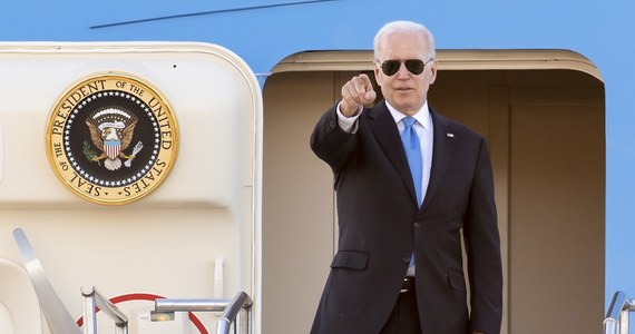 Prezydent USA Joe Biden po rozmowach z przywódcą Rosji Władimirem Putinem w Genewie poinformował, że powiedział mu, iż Stany Zjednoczone dysponują znaczącymi zasobami w sferze cyberbezpieczeństwa i są gotowe do ich użycia. Zapewnił, że będzie upominać się o uwięzionego opozycjonistę Aleksieja Nawalnego. Dodał też, że "następna zimna wojna nie byłaby w niczyim interesie".