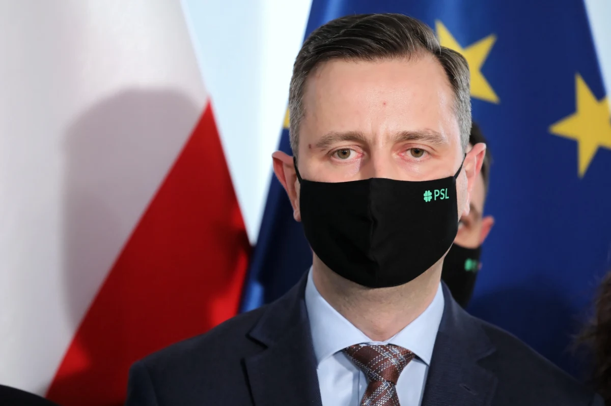 ​Jeśli Lidia Staroń nie uzyska w Senacie poparcia w głosowaniu na Rzecznika Praw Obywatelskich, będą zgłaszani inni kandydaci, być może znów prof. Marcin Wiącek - powiedział w czwartek prezes PSL Władysław Kosiniak-Kamysz. Według niego Staroń nie jest dobrym kandydatem na RPO.