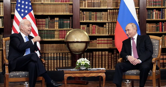 „Biden sam ustawił się trochę w roli petenta: jest jasne, że zależało mu na tym spotkaniu, że niejako on o nie poprosił, (…) co generalnie nie wróży nam dobrze” – tak rozmowy prezydenta USA Joe Bidena z prezydentem Rosji Władimirem Putinem komentuje Krzysztof Bosak. „Biden starał się pozyskać Rosję, żeby grała ze Stanami Zjednoczonymi na niekorzyść Chin. To mu się prawdopodobnie nie uda” – ocenia również poseł Konfederacji.