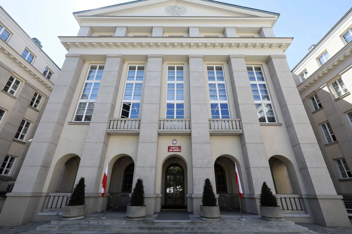 "Z przykrością obserwujemy wzmożenie ataków personalnych na pracowników i przedstawicieli Najwyższej Izby Kontroli" - podkreśliła NIK w oświadczeniu. "Najwyższa Izba Kontroli nie podda się presji i będzie kontynuować swoją misję w duchu niezależności" - zapowiedziała.