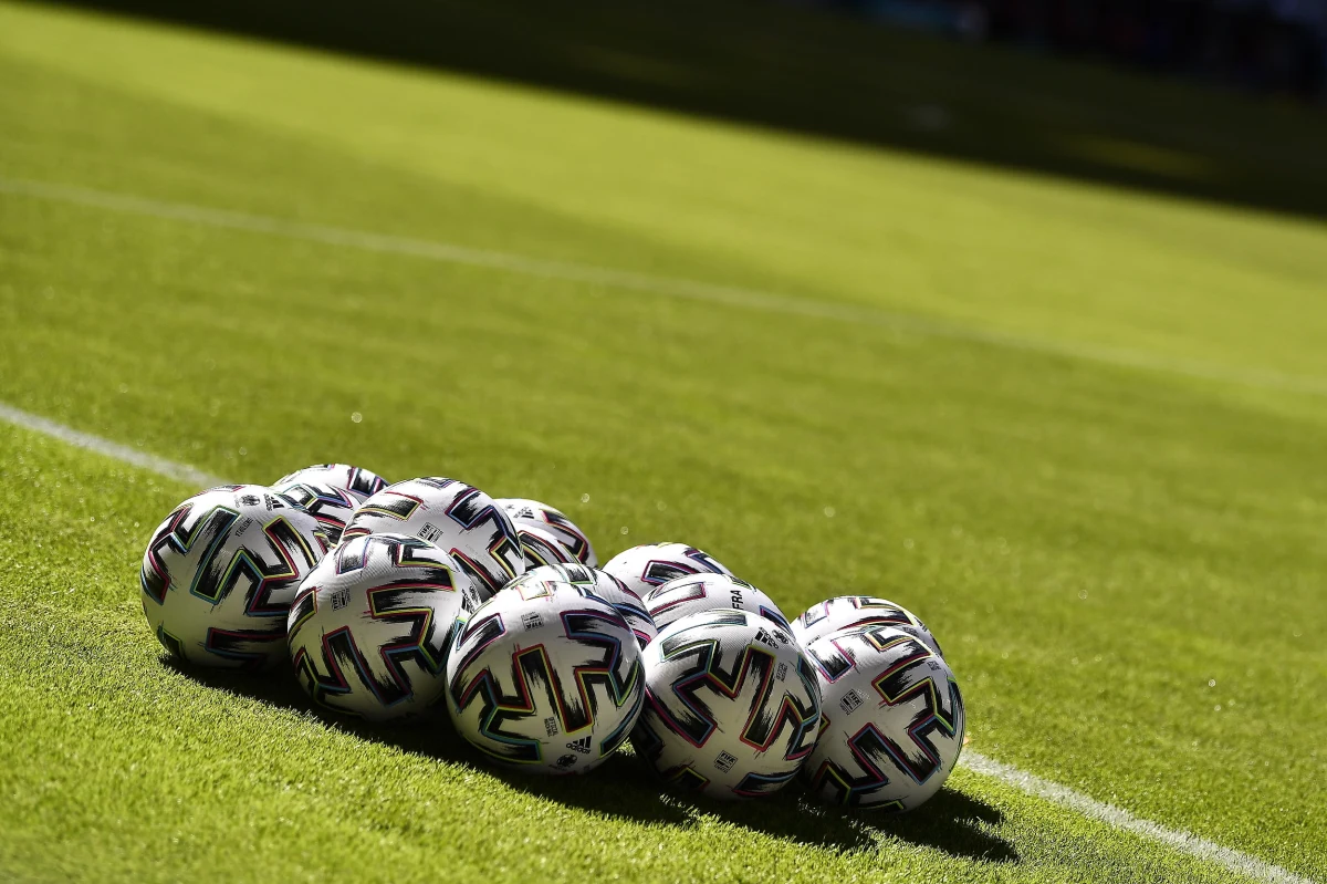 Andaluzyjski rząd obiecał, że zrobi wszystko, by murawa na stadionie w Sewilli była idealnie przygotowana na sobotni mecz Hiszpanii z Polską w fazie grupowej mistrzostw Europy. Na stan boiska gospodarze narzekali po remisie ze Szwecją (0:0).