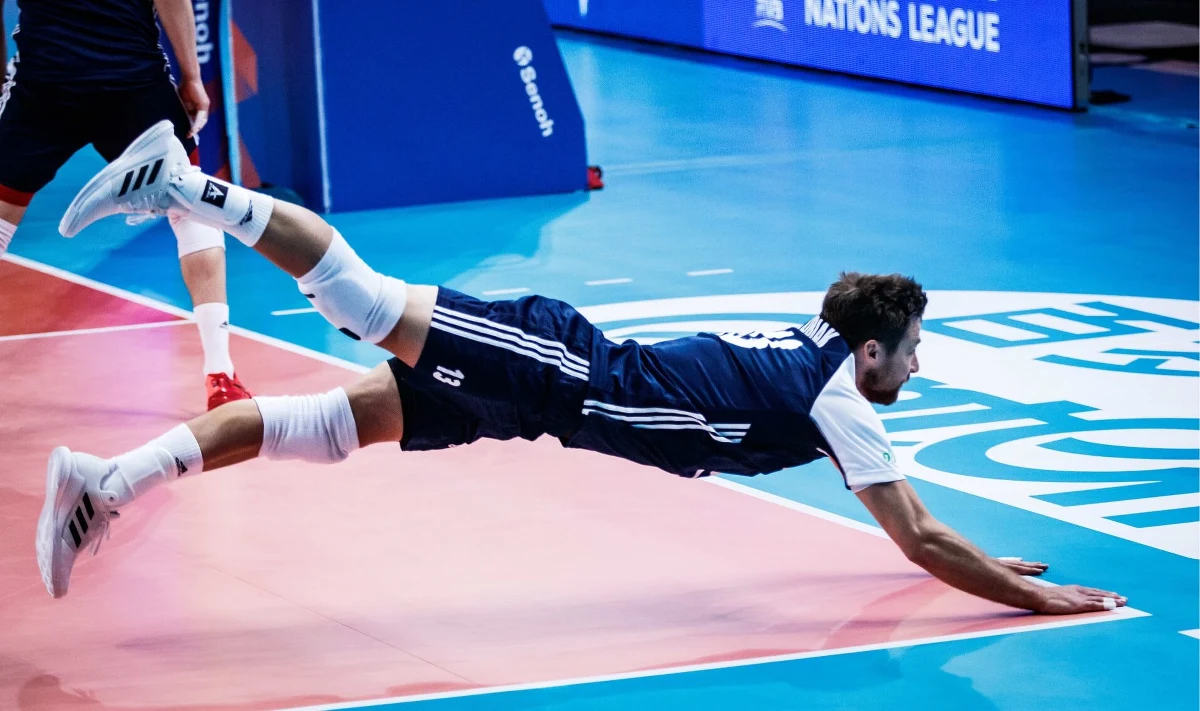 Polscy siatkarze pokonali Niemców 3:0 (25:22, 25:19, 25:20) w meczu 12. kolejki Ligi Narodów w Rimini. Będący wiceliderem tabeli biało-czerwoni zanotowali dziesiąte zwycięstwo. Do zakończenia fazy zasadniczej zostało im trzy  spotkania piątej serii.