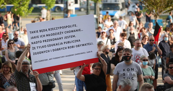 Protestând ideologia educației și a științei.  „Czarnek nu este un KUL”