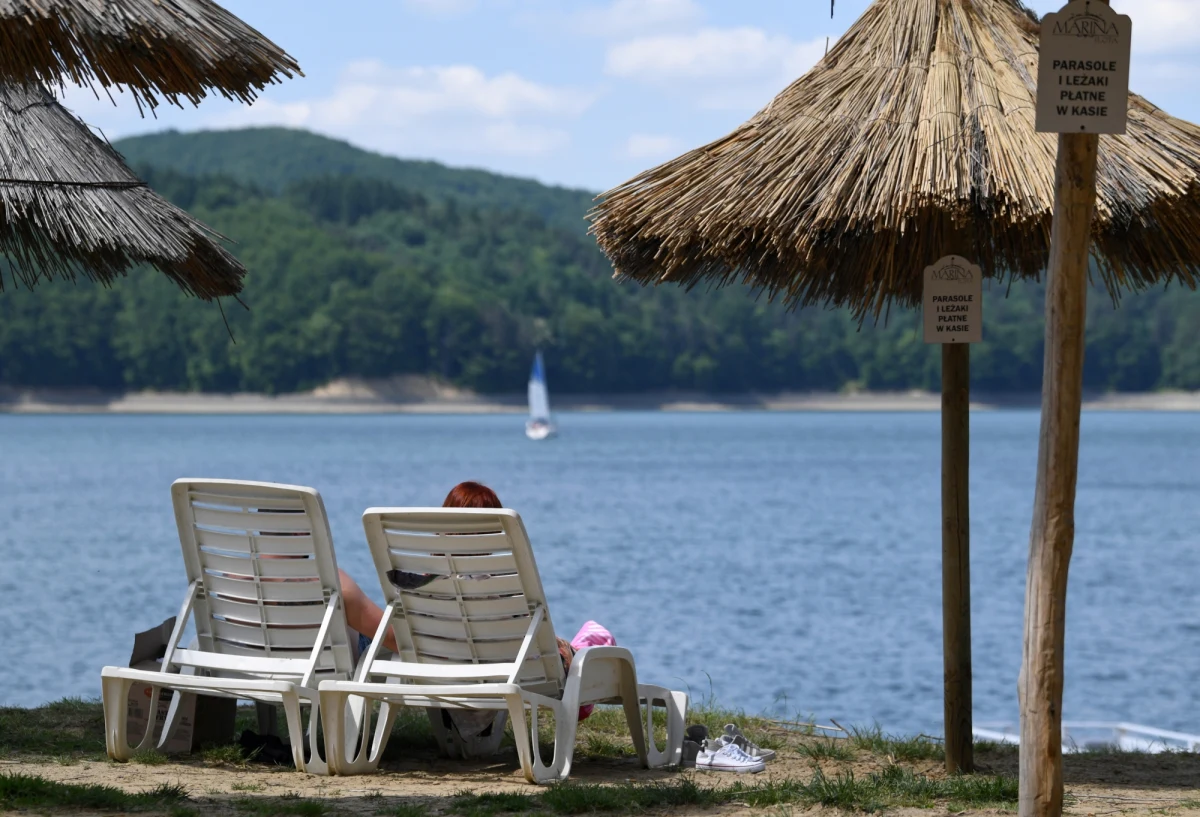 Czeka nas kolejny, upalny dzień. Termometry pokażą nawet 31-33 stopni Celsjusza. Lekkie orzeźwienie ma przynieść umiarkowany wiatr.