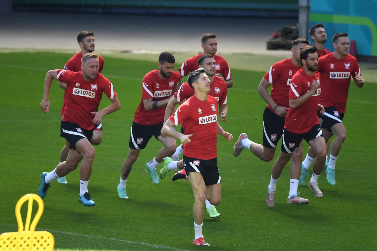 To będzie nasze "być albo nie być" na Euro 2020: już dziś Polacy zmierzą się w swoim drugim meczu mistrzostw z Hiszpanią. Przeciwnik arcytrudny, ale po porażce ze Słowacją biało-czerwoni muszą wywalczyć przynajmniej remis. Czy zdołają? Jakim wynikiem zakończy się Waszym zdaniem ten pojedynek? Czy finalnie nasza reprezentacja zdoła wyjść z grupy? Zapraszamy do głosowania i komentowania!