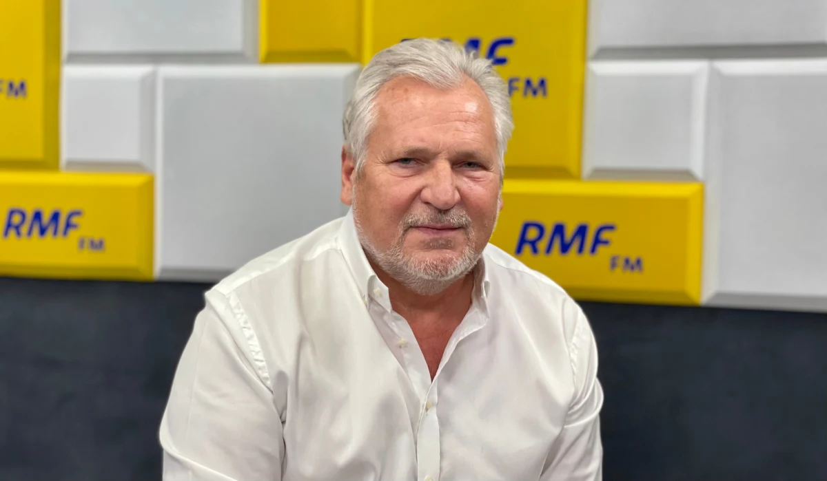 "Donald Tusk musi zadecydować, czy wróci - jeżeli chce wrócić, to musi wrócić na 100 procent" - tak o ewentualnym powrocie byłego premiera do szefowania PO mówił w Porannej rozmowie w RMF FM Aleksander Kwaśniewski. "Przestrzegam, że żadne wchodzenie na ćwierć gwizdka, pół gwizdka jako patron nie ma sensu - brakuje tego realnego wpływu" - podpowiadał były prezydent. "Na ile Donald Tusk chce zamienić styl działania, który miał przez ostatnie lata na uporczywą walkę partyjną i wewnątrzpartyjną - to jest jego decyzja, bardzo trudna jak sądzę dla niego, bo to jest zupełnie inny świat" zauważył gość Roberta Mazurka.