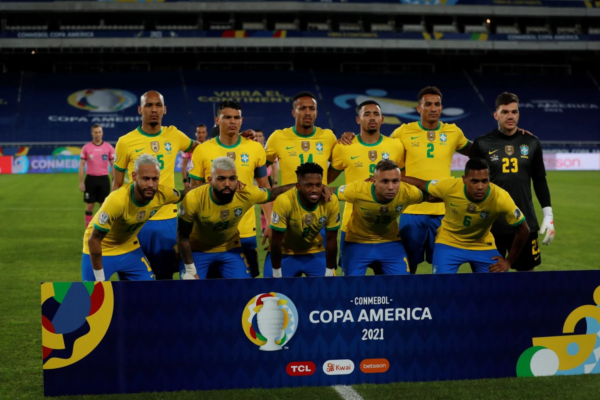 ​Brazylijczycy odnieśli drugie zwycięstwo w fazie grupowej Copa America. Obrońcy tytułu pokonali w Rio de Janeiro Peru 4:0. W drugim meczu grupy B Kolumbia zremisowała w Goianii z Wenezuelą 0:0.

