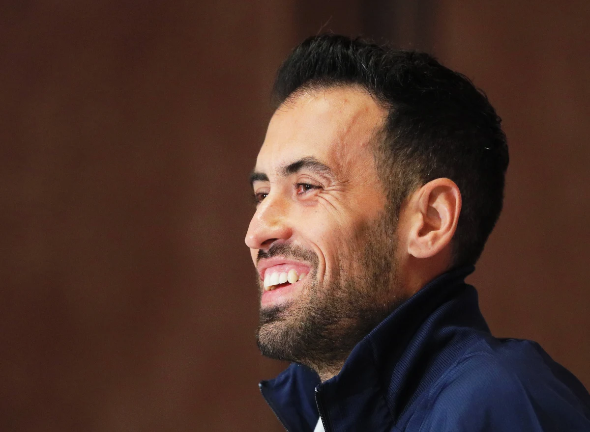 Kapitan piłkarskiej reprezentacji Hiszpanii Sergio Busquets może wrócić do drużyny. Wynik testu na obecność koronawirusa dał negatywny wynik, co oznacza, że 32-letni pomocnik pojedzie z kadrą do Sewilli na mecz grupowy mistrzostw Europy z Polską.
