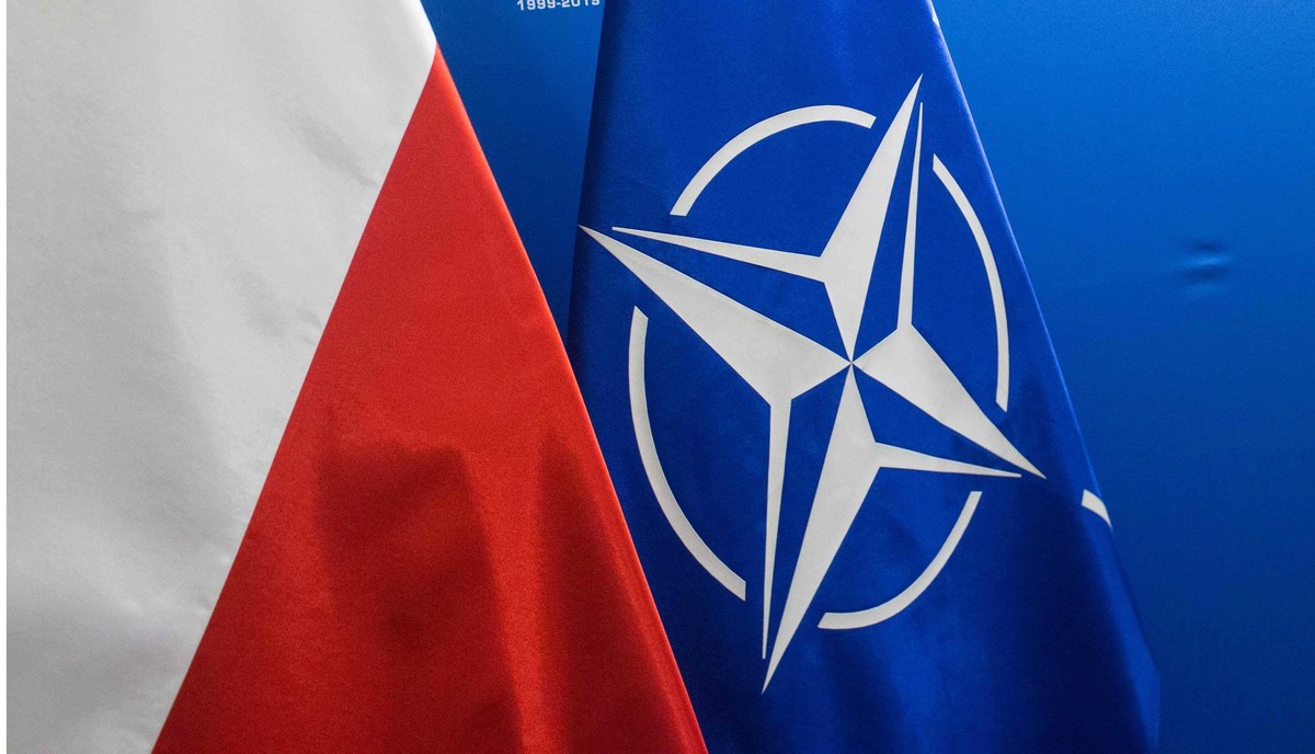 Polski rząd powiadomił sojuszników z NATO o rosyjskim cyberataku na nasz kraj - ustalili nieoficjalnie dziennikarze RMF FM. Od teraz fakt, że Polska została zaatakowana komputerowo z Rosji jest już wiadomością oficjalną. Wicepremier ds. bezpieczeństwa Jarosław Kaczyński wcześniej w oświadczeniu w sprawie cyberataków napisał wprost, że pochodził z Rosji.