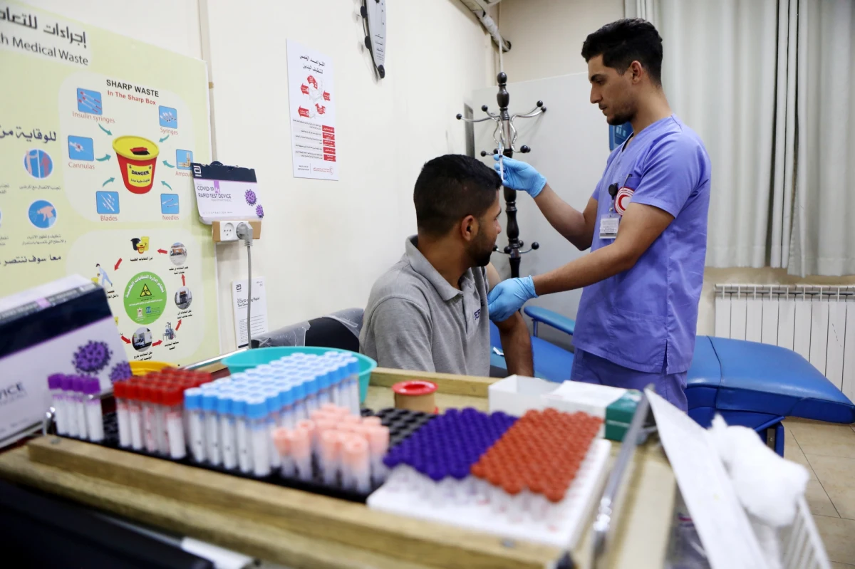 Wykryty po raz pierwszy w Indiach wariant Delta koronawirusa staje się dominujący na świecie z powodu swojej wysokiej zakaźności - poinformowała w piątek na konferencji prasowej w Genewie główna specjalistka naukowa Światowej Organizacji Zdrowia (WHO) Soumya Swaminathan.