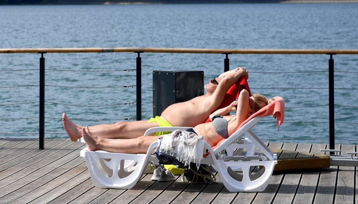 Piątek jest najcieplejszym jak dotąd dniem roku; najwyższą temperaturę zanotowano w Dziwnowie, gdzie termometry pokazały 34,2 st. C - poinformował PAP rzecznik prasowy i synoptyk IMGW Grzegorz Walijewski. W dalszej kolejności pod względem temperatury znalazły się: Świnoujście, Słubice i Darłowo.