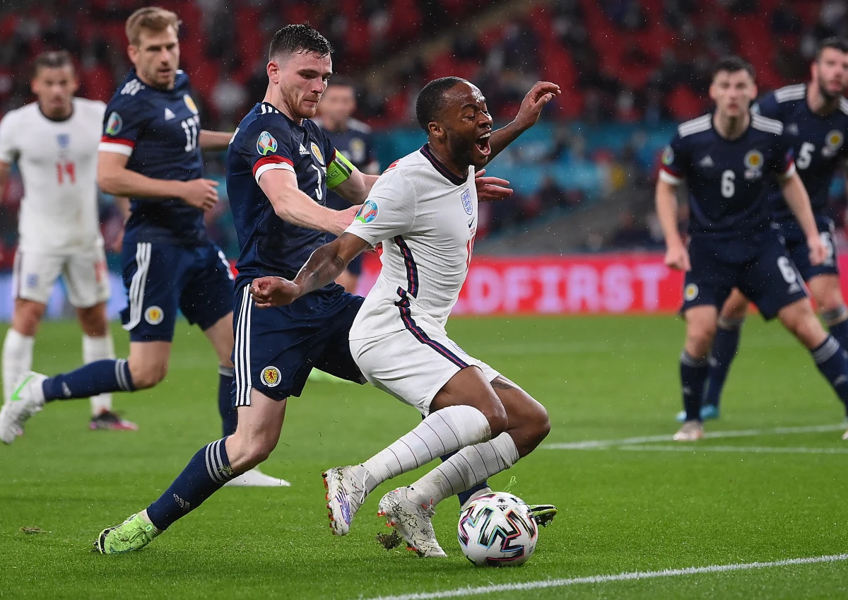 Choć wynik na to nie wskazuje, kibice na Wembley obejrzeli ekscytujące spotkanie. Tempo gry było godne "najstarszego meczu świata", jak określana jest rywalizacja tych drużyn. Nie brakowało też walki, ostrych starć, a determinacja i waleczność Szkotów mogły imponować.