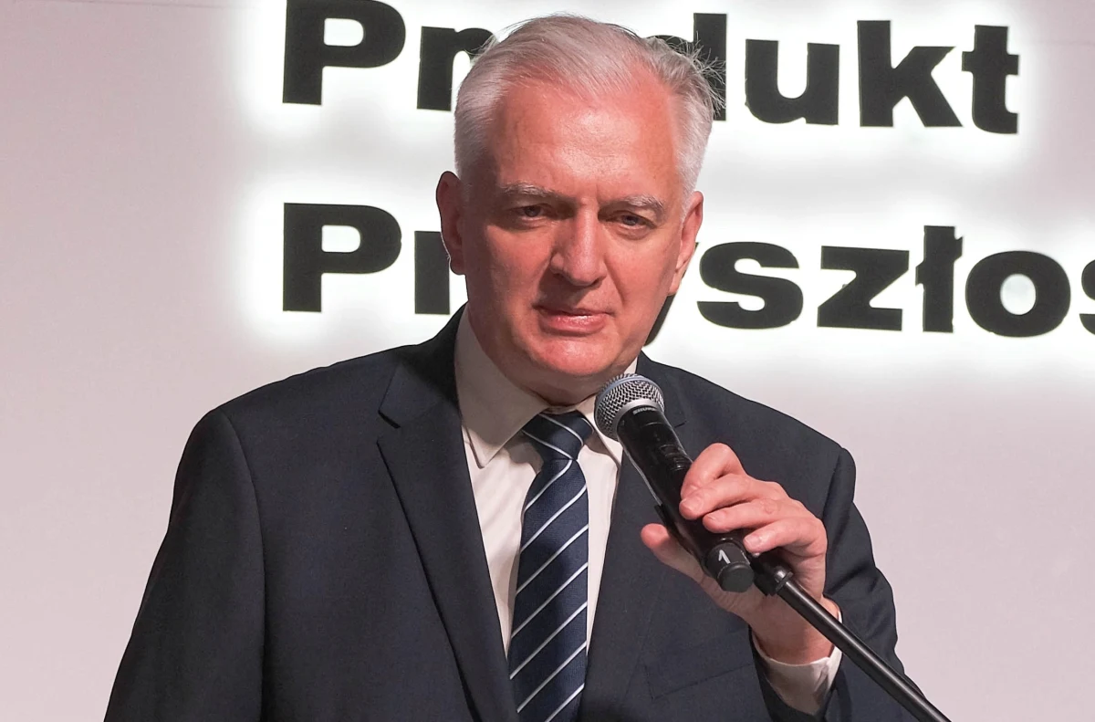 Zbyt szybkie tempo podnoszenia płacy minimalnej może być dla wielu firm trudne do udźwignięcia - powiedział PAP wicepremier, minister rozwoju, pracy i technologii Jarosław Gowin. Dodał, że propozycja minimalnego wynagrodzenia w 2022 r. w kwocie 3.000 zł jest optymalna.