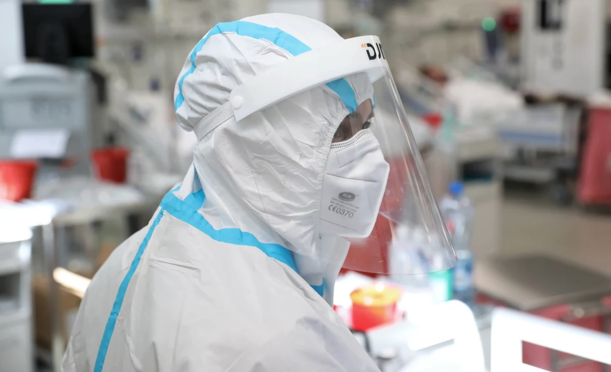 Minionej doby w Polsce zarejestrowano 168 nowych zakażeń koronawirusem. Zmarło 41 chorujących osób. Łącznie od początku pandemii w naszym kraju zaraziło się 2 878 634 osób, a 74 823 zmarło. 