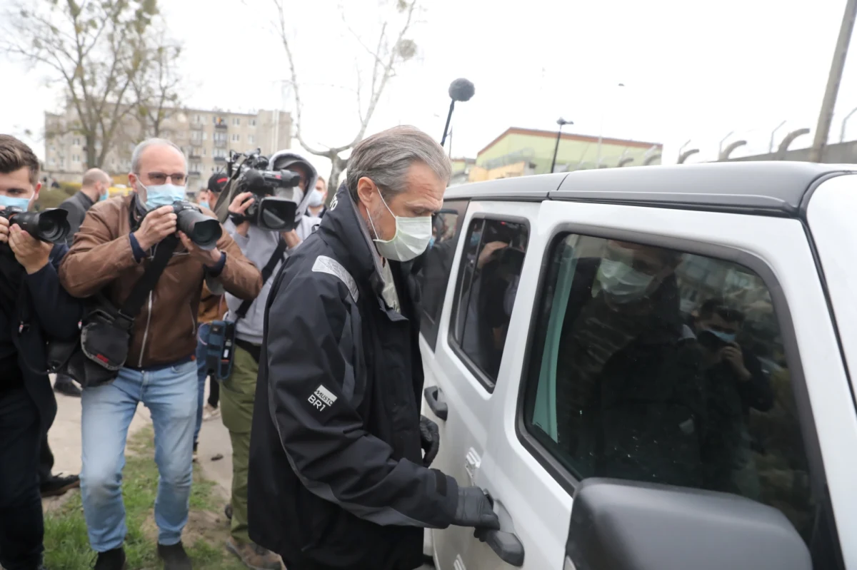 Sąd Apelacyjny w Warszawie odmówił przyjęcia zażalenia prokuratora w sprawie Sławomira Nowaka. Obrona podejrzanego chce niezwłocznego sporządzenia protokołu przyjęcia poręczenia majątkowego, którego oskarżyciel dotychczas odmawiał z uwagi na złożony sprzeciw. Tymczasem prokuratura nie zamierza zmienić stanowiska i zaskarży decyzję SA.