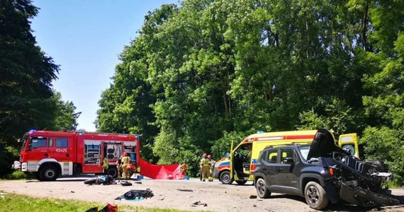 Tragiczny wypadek na drodze krajowej nr 75. Nie żyje 29-letni motocyklista. Jak poinformował sierż. Paweł Kobiałka z zespołu prasowego małopolskiej policji, do zdarzenia doszło w sobotę w Okocimiu.
